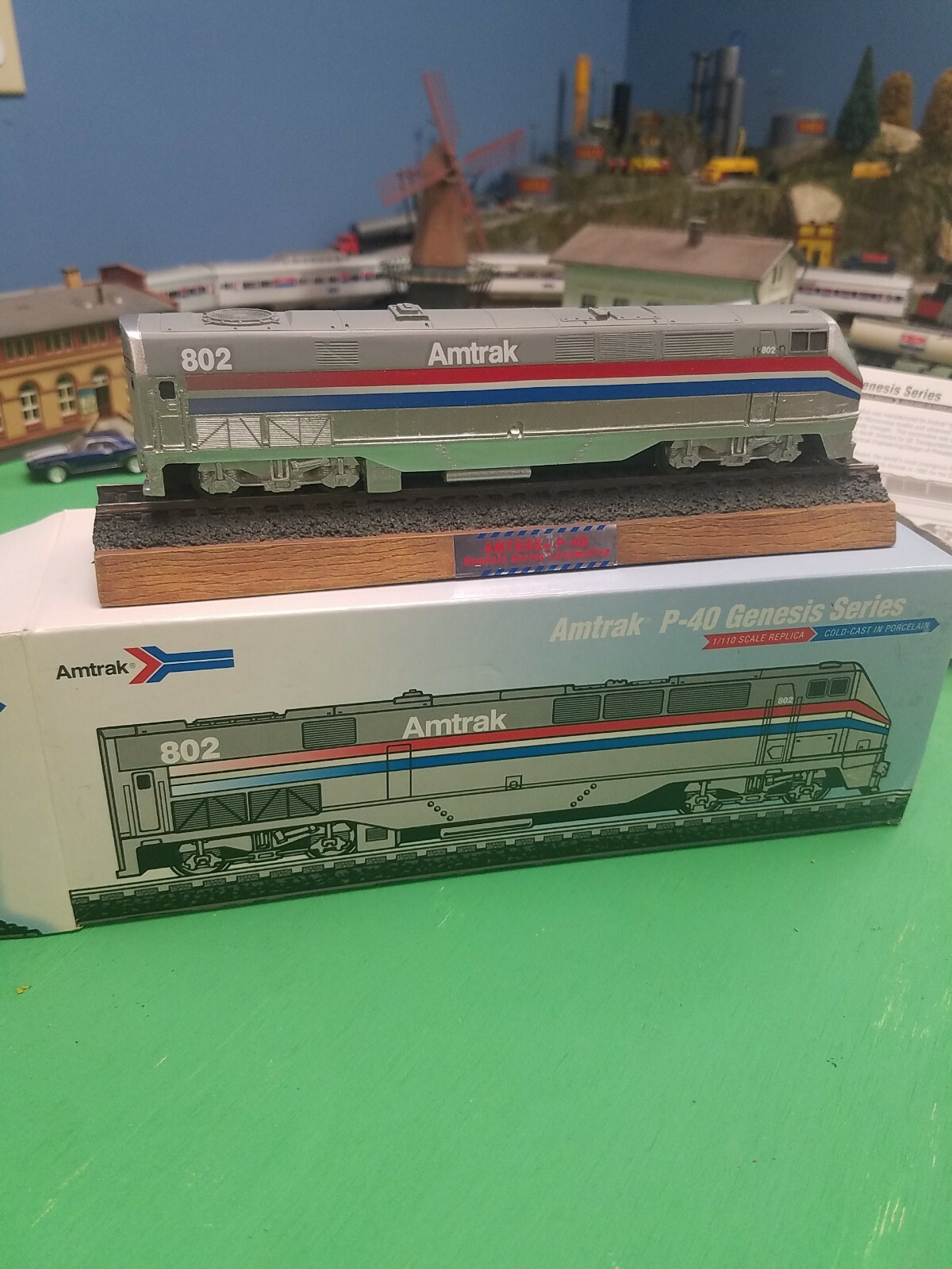 Amtrak P-40 Genesis Series 1998 Ertl Desktop Locomotive