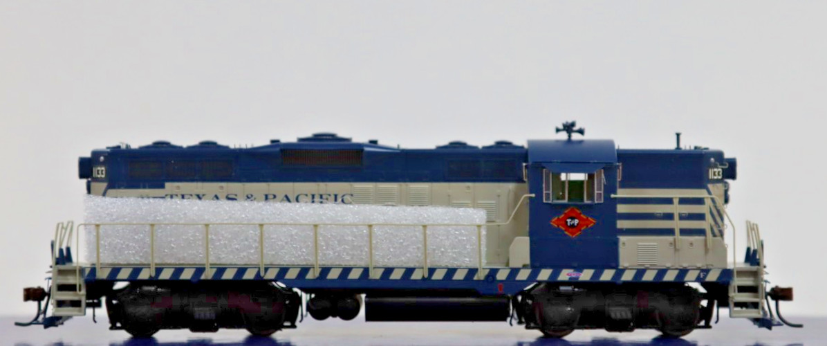 ATHEARN GENESIS 62748 TP TEXAS PACIFIC GP9 #1133 TSUNAMI 1 SOUND & DCC