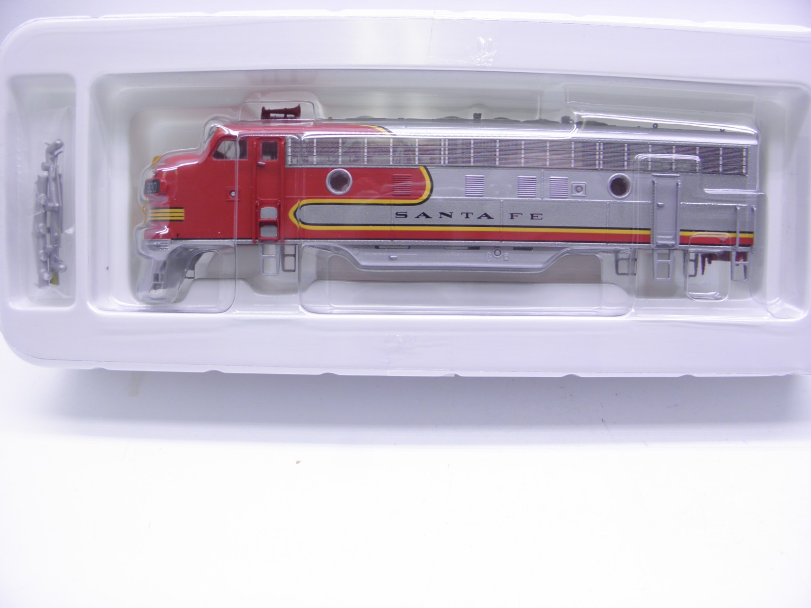 INT MTN -EMD F 7A & F 7B POWERED UNITS – WARBONNET CHECKED & RUNS DCC PLUG HO