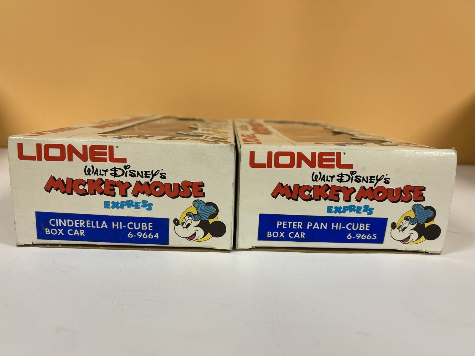 Lionel 15 Piece Disney Mickey Mouse Express Train Set Complete