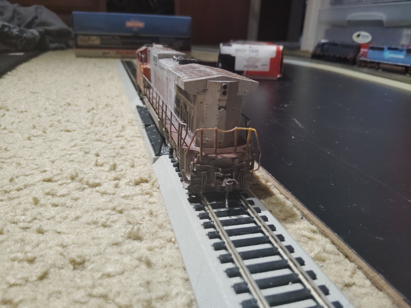 HO Kato BNSF 669 C44-9W Dash 9 Weathered DCC No Sound