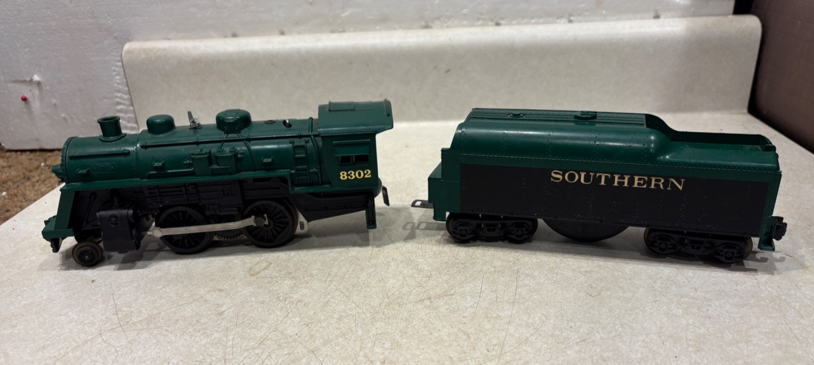 Vintage Lionel #8302 Green Steam Engine w/”Southern” Coal Tender Car