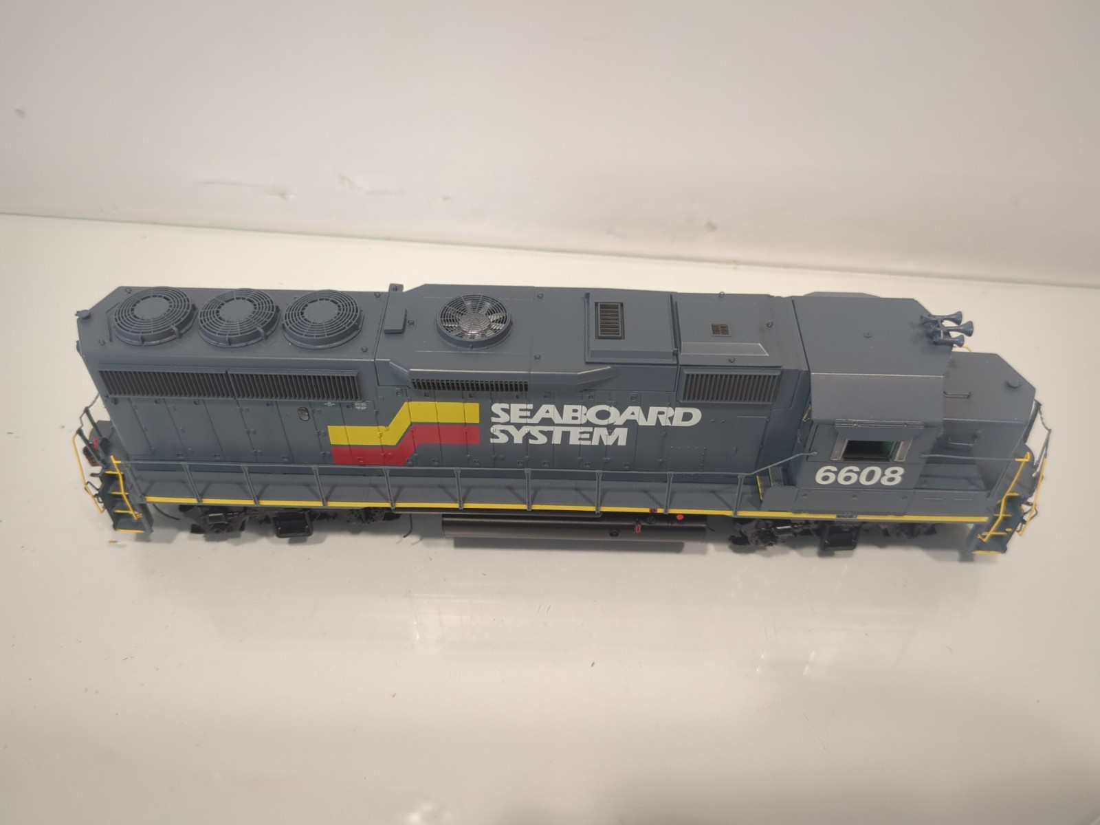 Athearn Genesis HO ATHG65070 Seaboard System GP40-2 #6608 DC/DCC Ready!