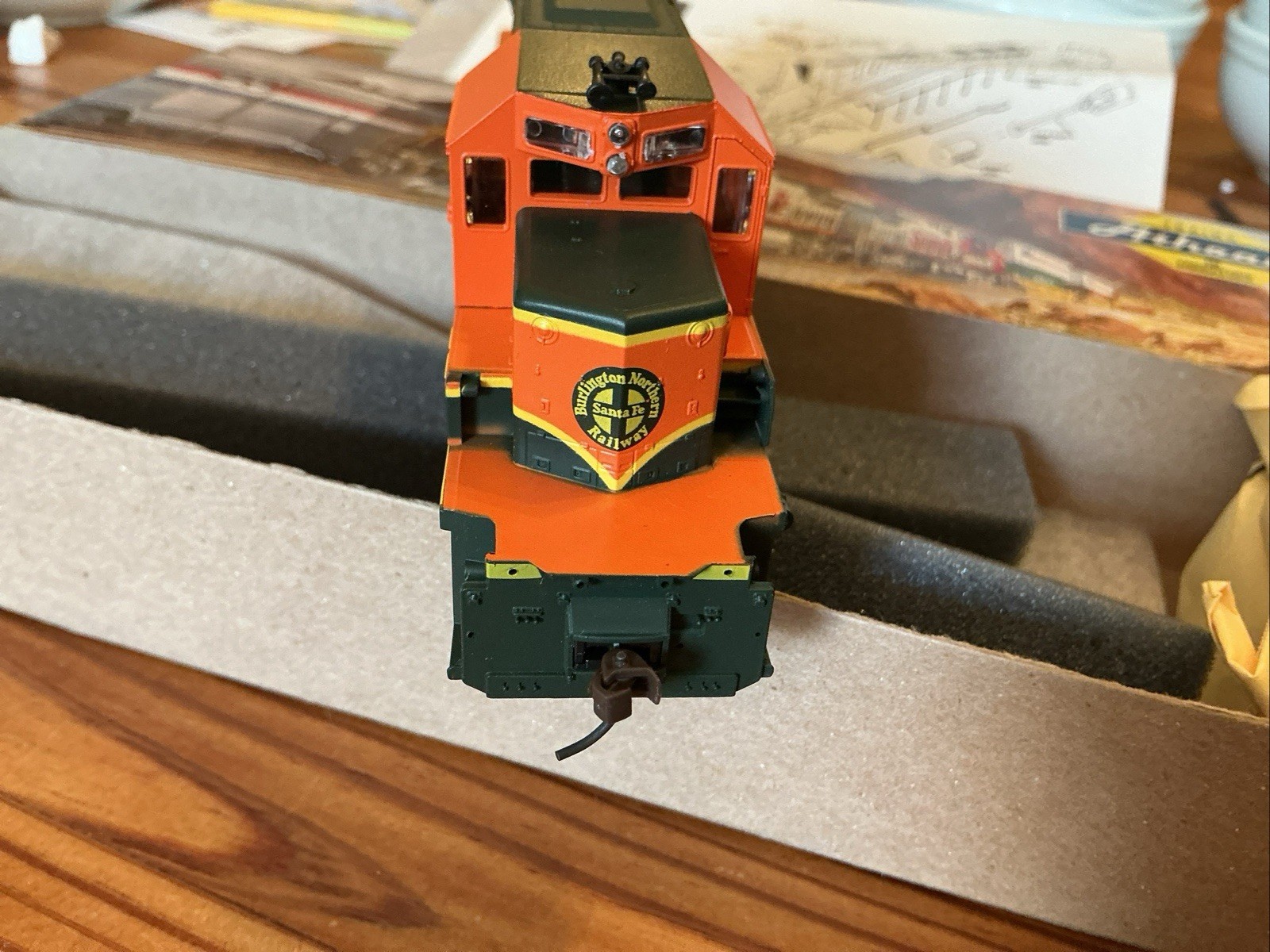 Athearn Sd40-2 Powered BNSF Locomotive #6915 NOS
