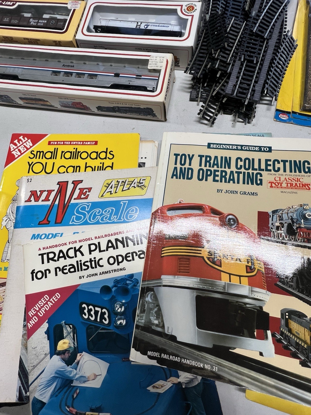 HO Scale Train Huge Lot-Bachmann – Atlas – Life Like – Mehano – Read