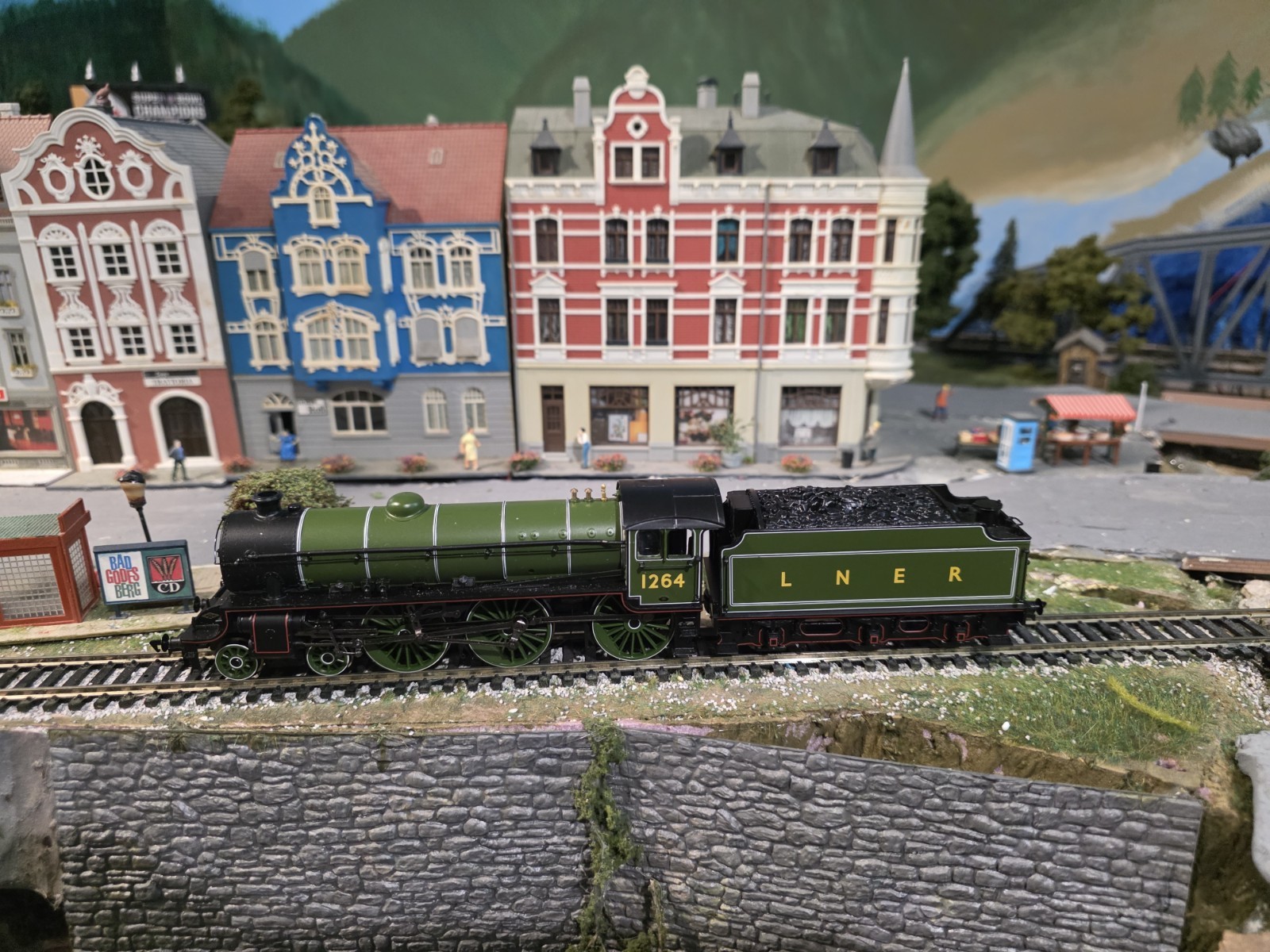 Bachmann Branchline LNER Class B1 Steam Locomotive 31-717 OO Scale DCC Ready