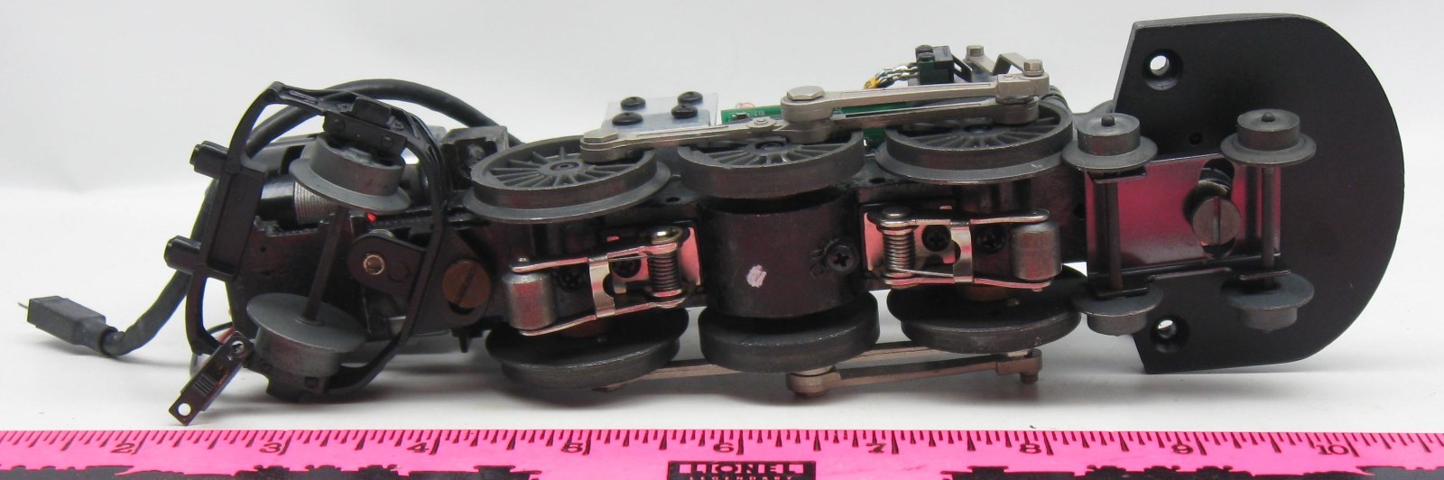Lionel 4-6-2 Torpedo Steam locomotive Shell and frame assembly