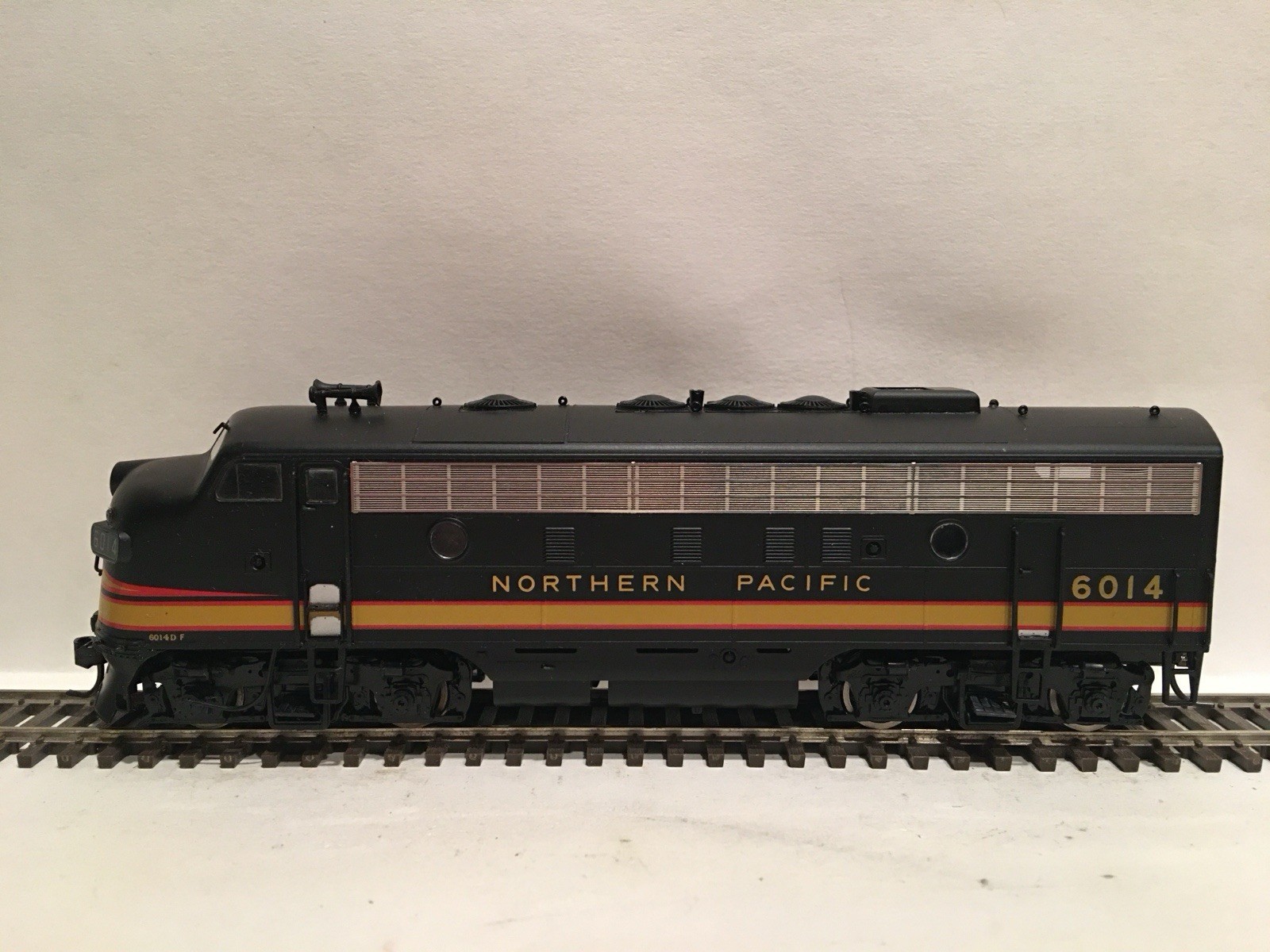 HO Intermountain Northern Pacific EMD F7A Diesel Locomotive NP #6014 DCC No Box