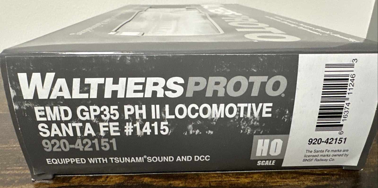 Walthers Proto HO Scale #920-42151 EMD GP35 PHII ATSF/Santa Fe #1415 w/DCC CC