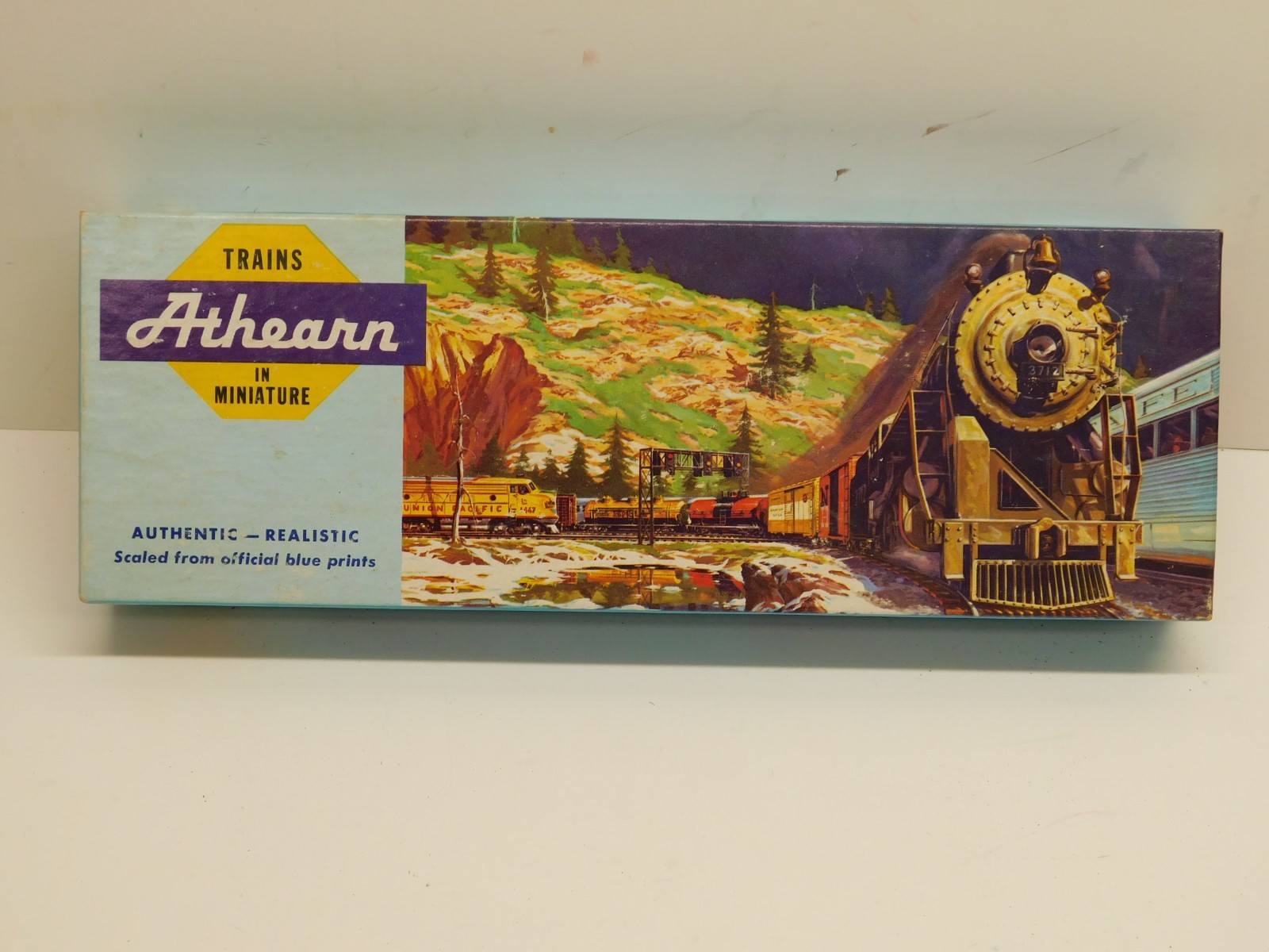 Athearn HO Blue Box Missouri Pacific GP35 Diesel Engine #2554-Unpowered Dummy