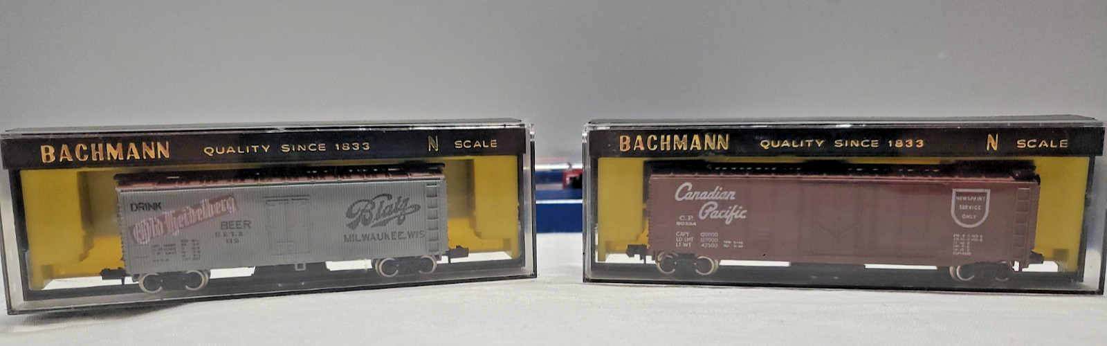 Bachmann N Scale Santa Fe 4-8-4 Steam Loco & Tender 3780, Diesel 353, & 13 Cars