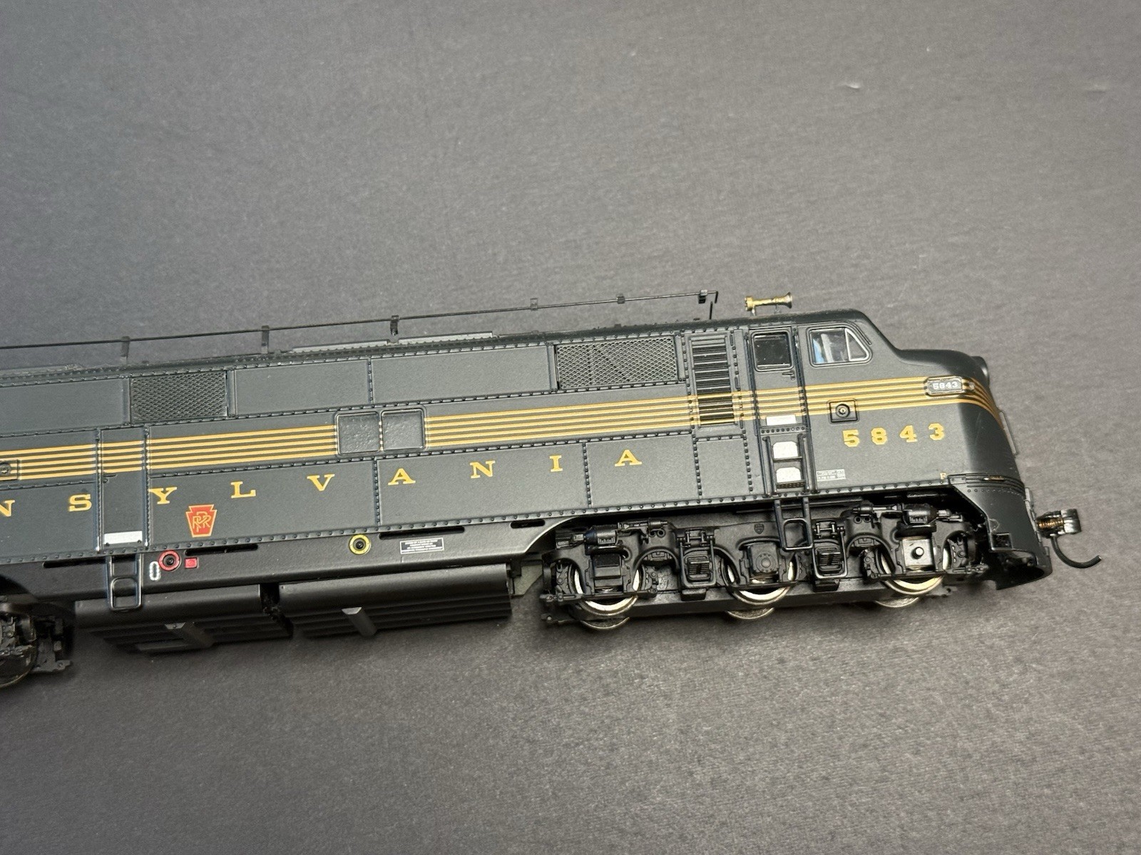 FOR PARTS Walthers Proto E7A Pennsylvania PRR 5843 DCC HO Green Gold 920-40986
