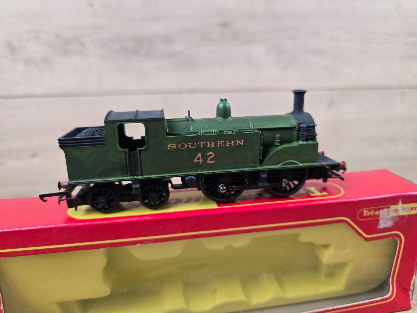 Triang Hornby R754 Class M7 Repainted Southern Tank Locomotive 42 Green OO Gauge