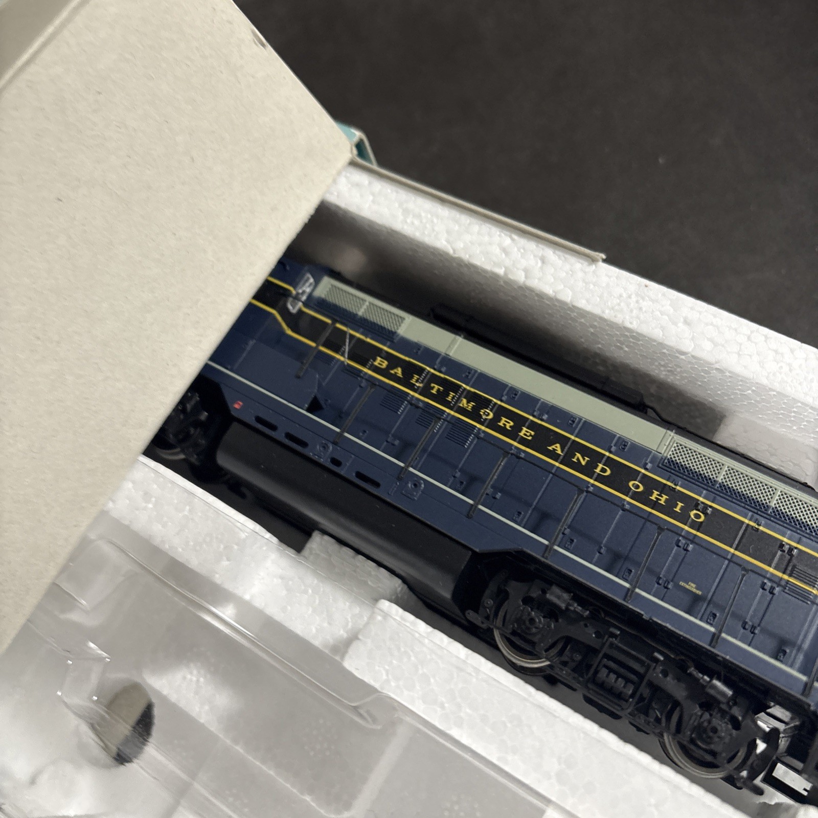 PROTO 2000 HO SCALE LOCOMOTIVE GP9 II ASSEMBLED WORKING 23699 B&O #752 BALTIMORE