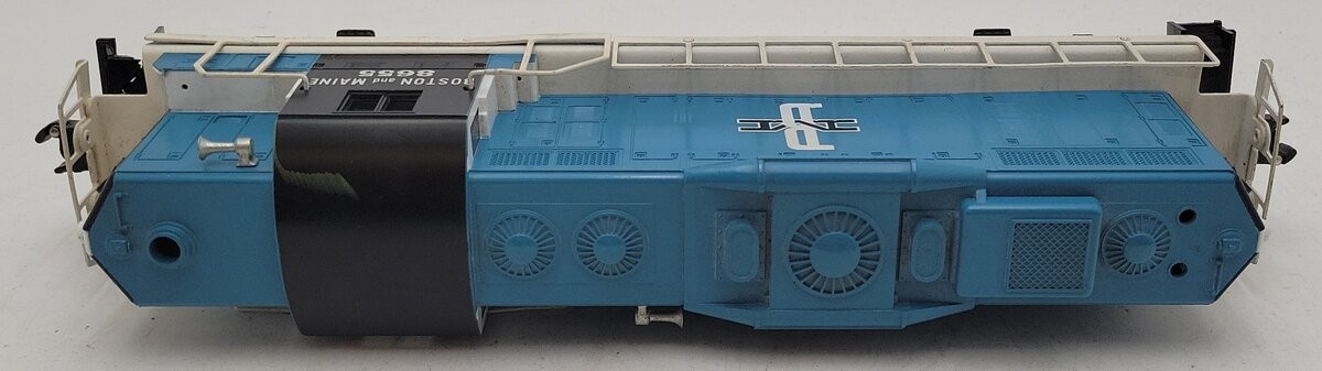 Lionel 6-8655 O Gauge Boston & Maine GP-9 Non-Powered Dummy Diesel Locomotive