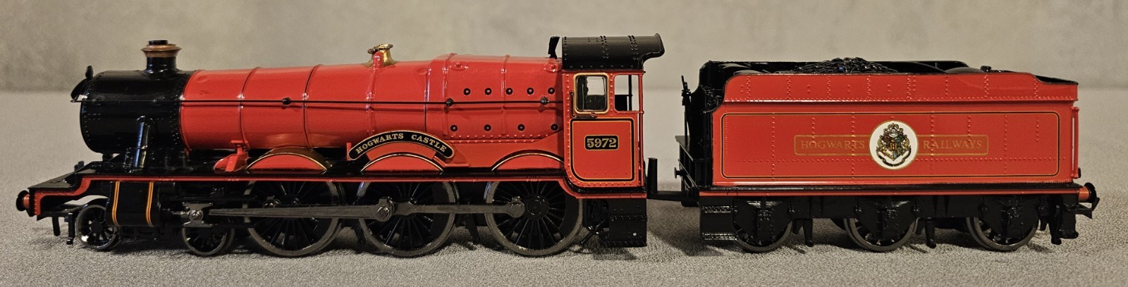 Bachmman HO Harry Potter Hogwarts Castle Express 4-6-0 Steam Locomotive & Tender