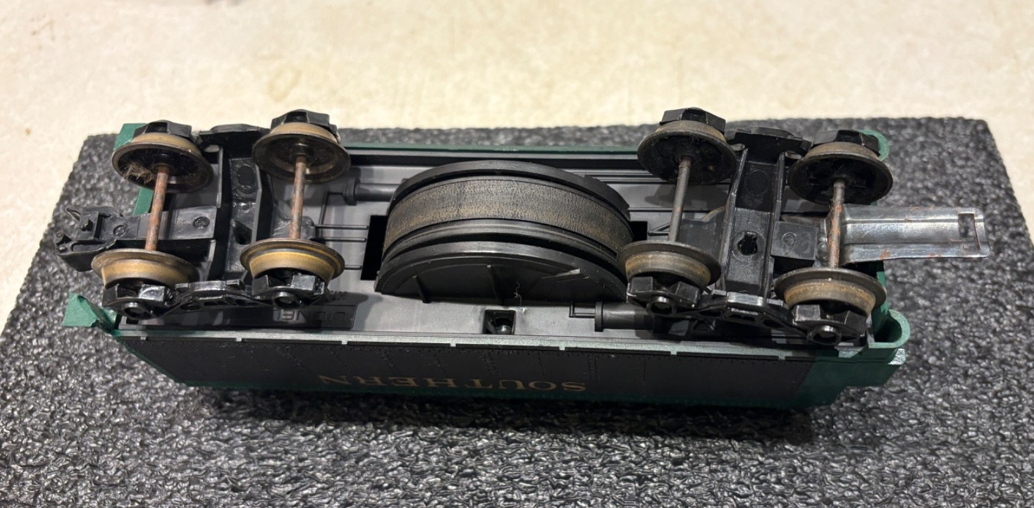 Vintage Lionel #8302 Green Steam Engine w/”Southern” Coal Tender Car