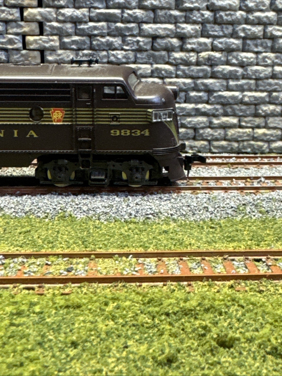 “HO SCALE “”ATLAS”” MODEL OF A PENNSYLVANIA FP7 ENGINE NO 9834.”