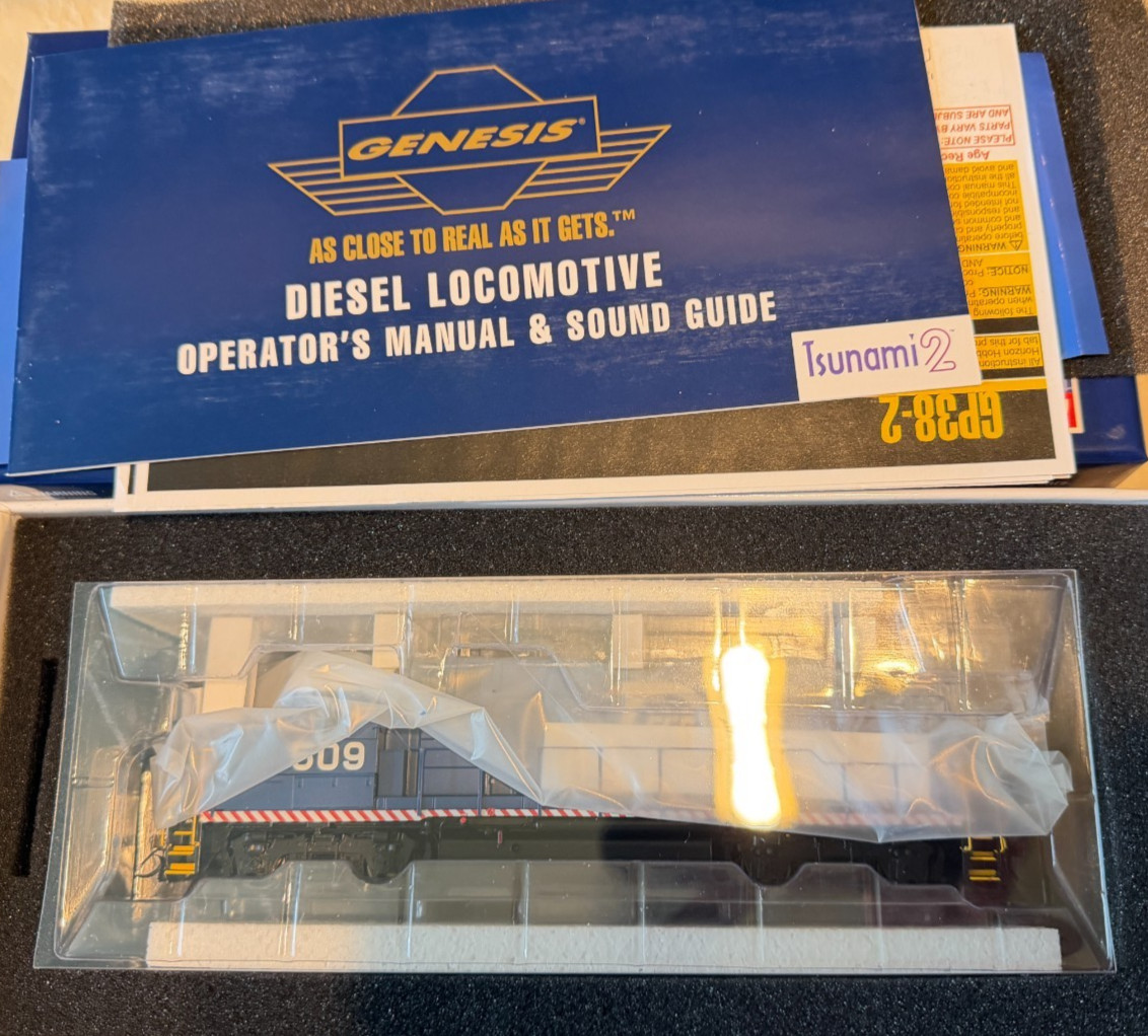 Athearn Genesis HO Scale FEC Florida East Coast GP38-2 with DCC & Sound