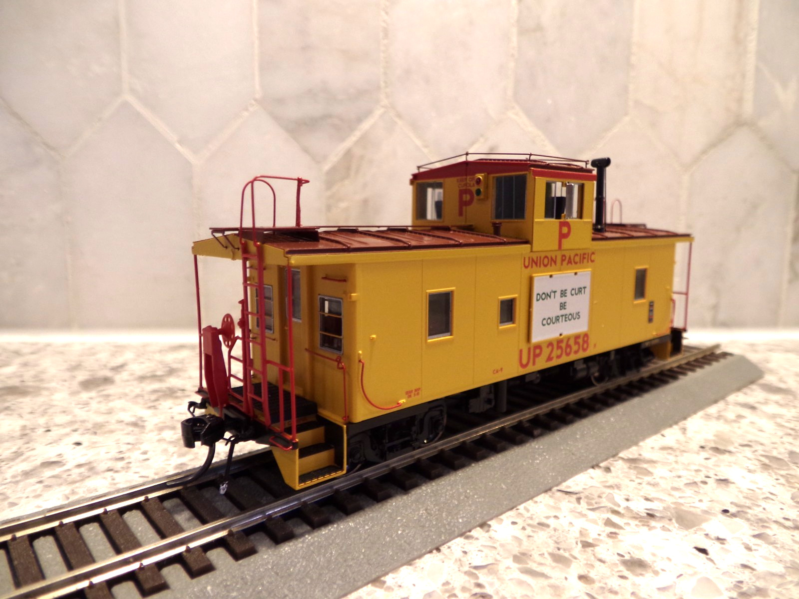 ATHG78551 Athearn Genesis NCE LED UNION PACIFIC CA-9 Caboose #25658 W/LIGHTS