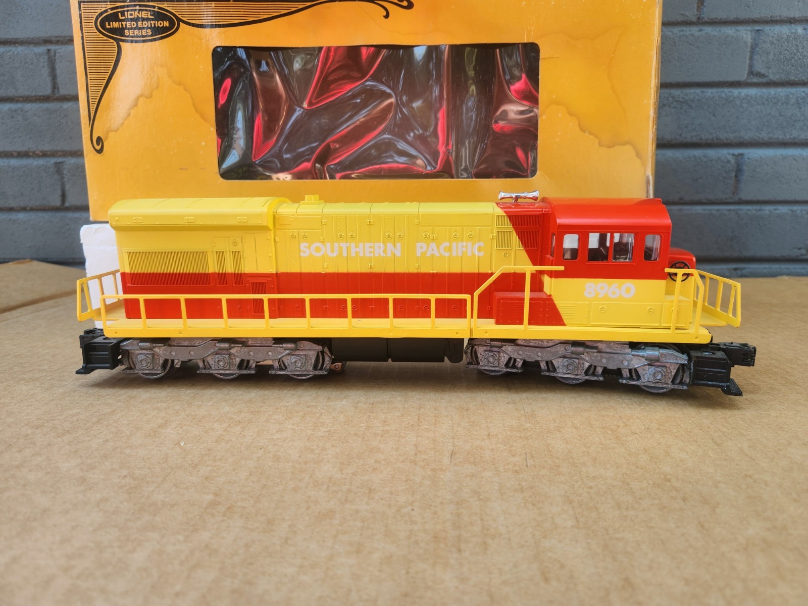 Lionel 8960 SP Southern Pacific Powered U36C Diesel Switcher Locomotive w/ Box
