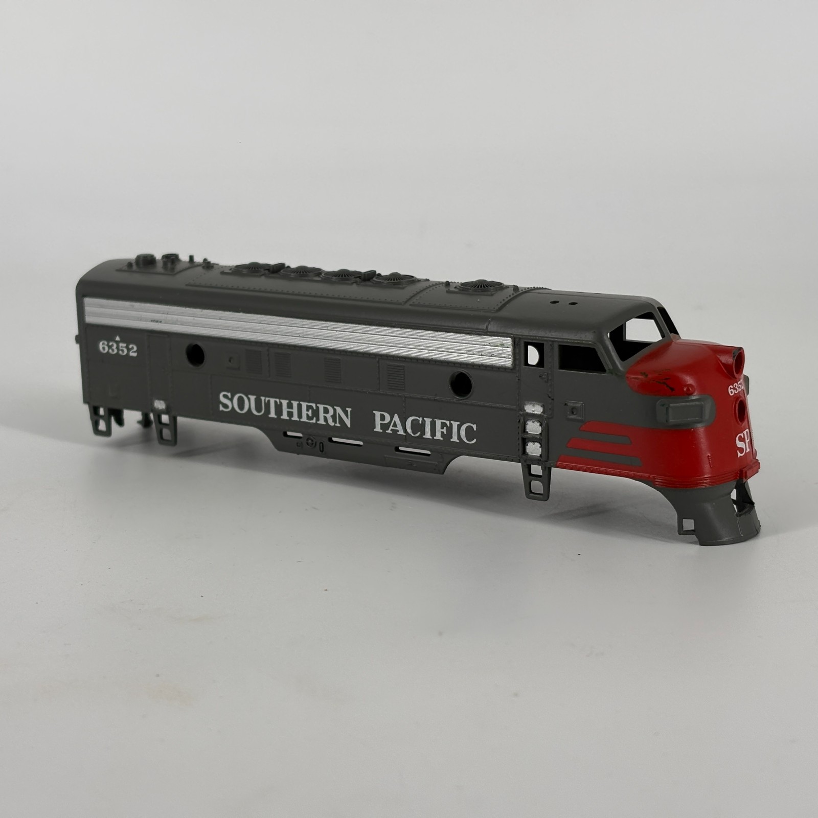 Athearn HO Scale F7A Diesel Locomotive Shell Only Southern Pacific SP #6352