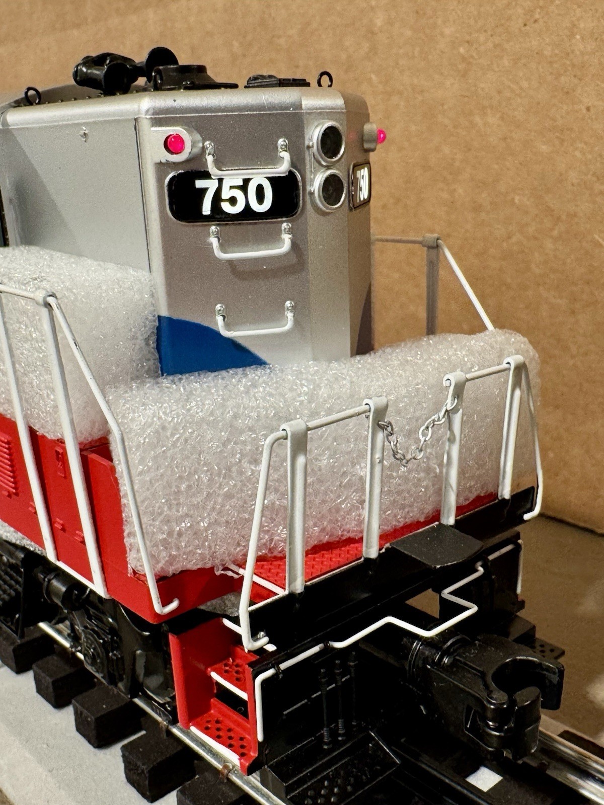 MTH Premier 20-22016-1 O Scale Metro North GP9 Diesel w/ Torpedo Tubes, Cab# 750