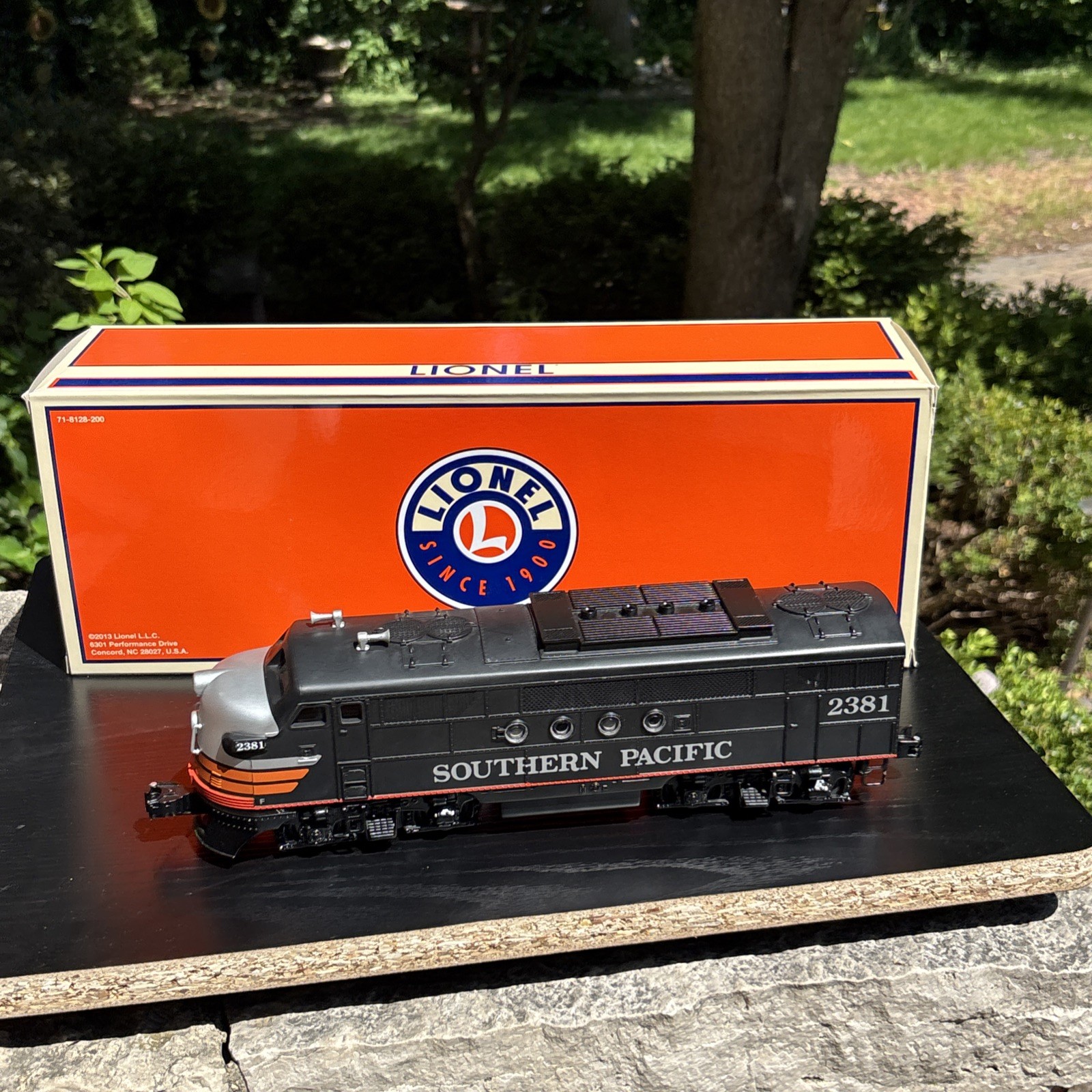 Southern Pacific Black Widow FT. Diesel Engine Railsounds 6 38253 Collectible