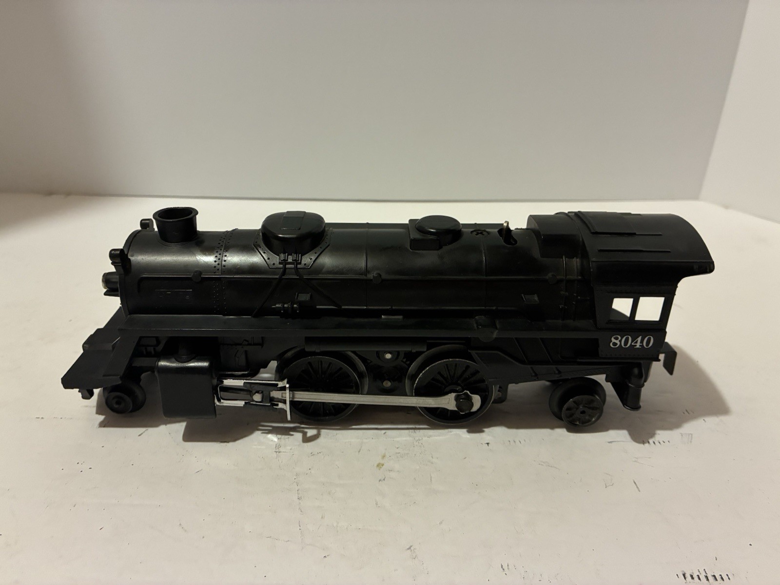 Lionel 8040 Locomotive And Tender. Tested See Description. Runs Good.