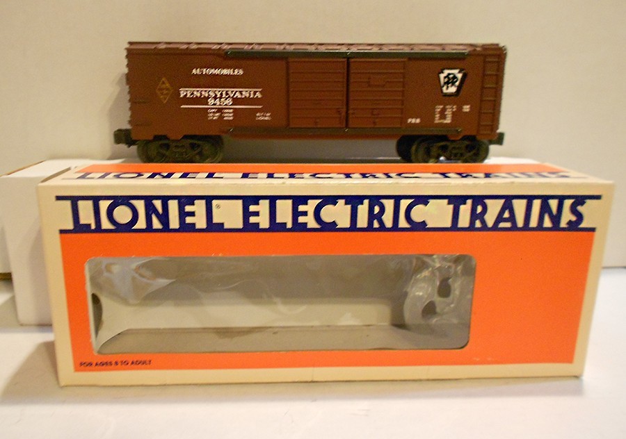 Lionel 6-18000 O Gauge Pa O-6-O B6 Switcher & Tender plus Two Extra Cars NIB
