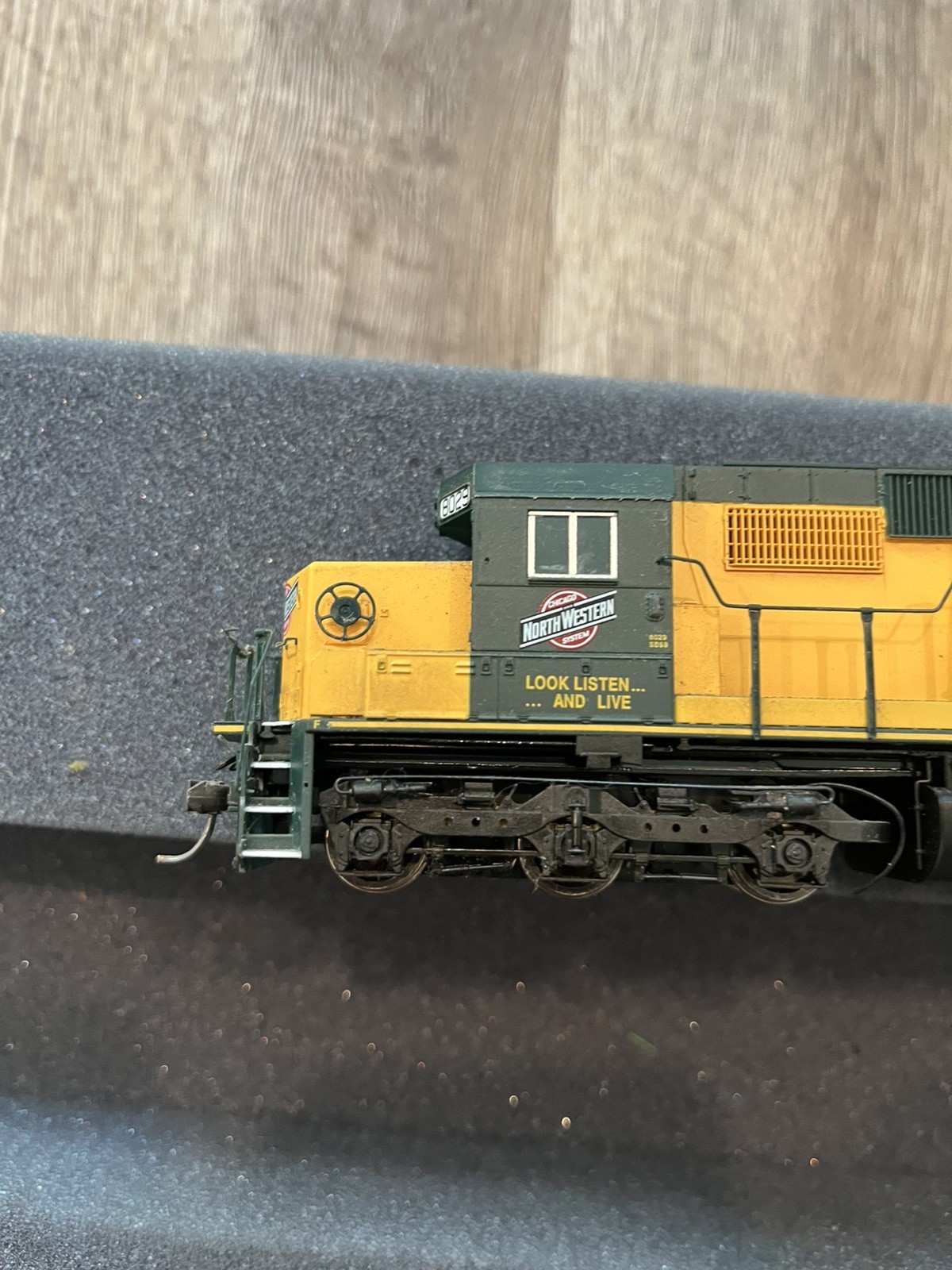 HO PROTO 2000 SD-60 CHICAGO NORTH WESTERN CNW OPERATION LIFESAVER