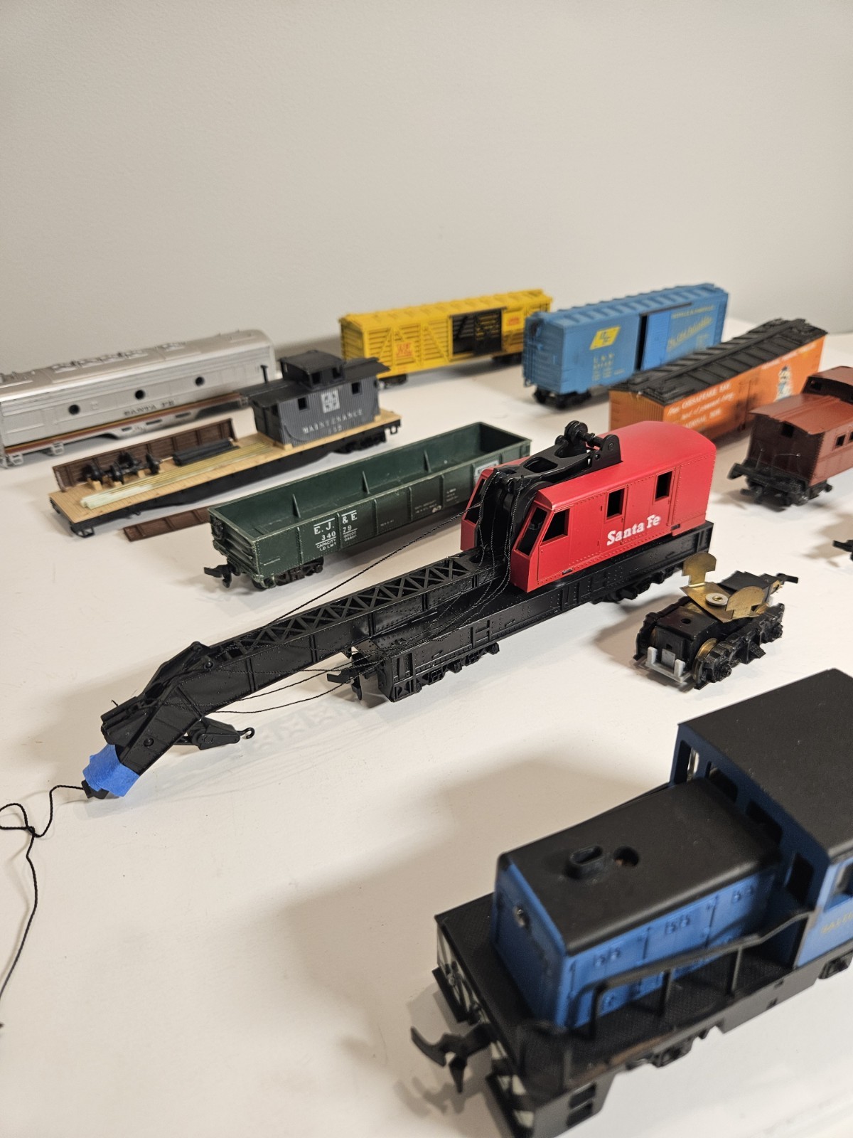 Vintage HO scale Locomotive Power/Dummy Junk Lot – Untested – Unknown if working