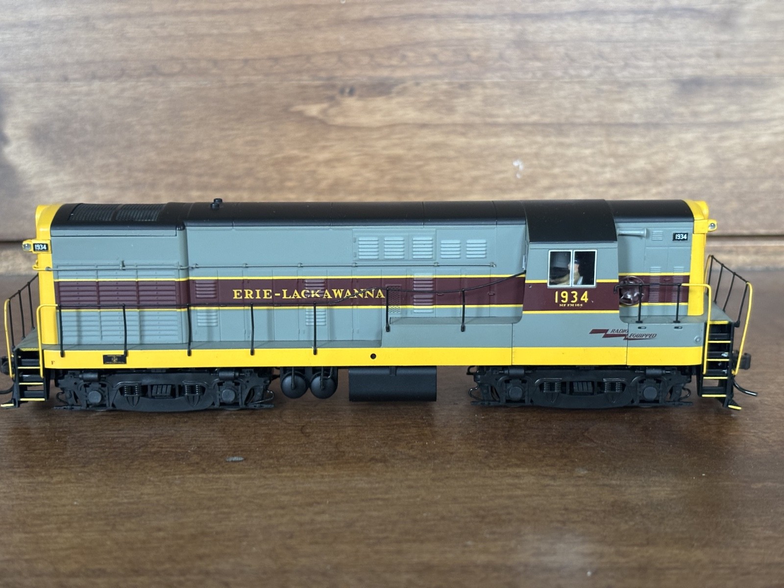 Atlas Classics HO Erie Lackawanna H16-44 Locomotive Road #1934 Runs Okay