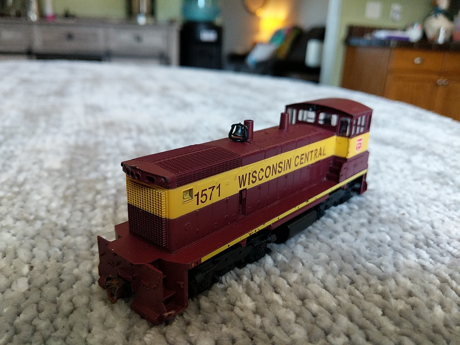 Athearn RTR HO Scale Wisconsin Central SW1500 Diesel Locomotive #1571