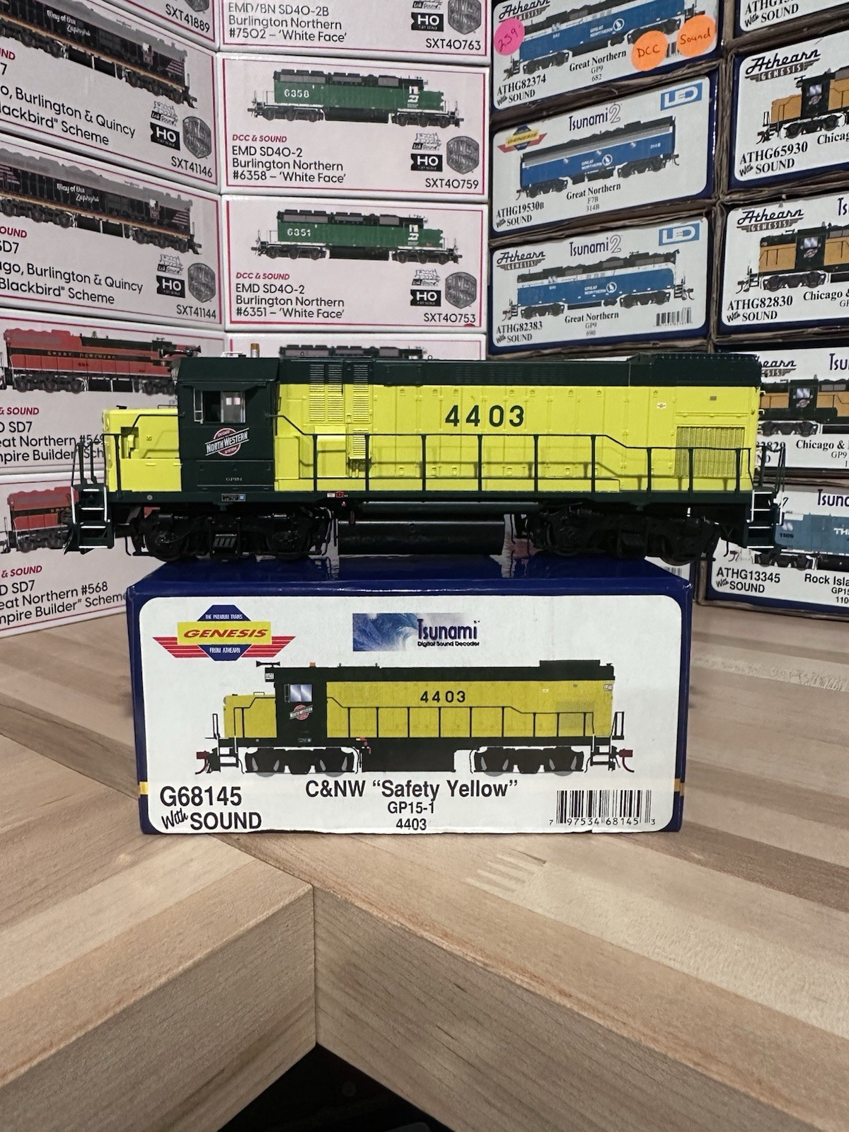 Athearn Genesis HO EMD GP15-1 Chicago & North Western #4403 DCC&Sound LNIB