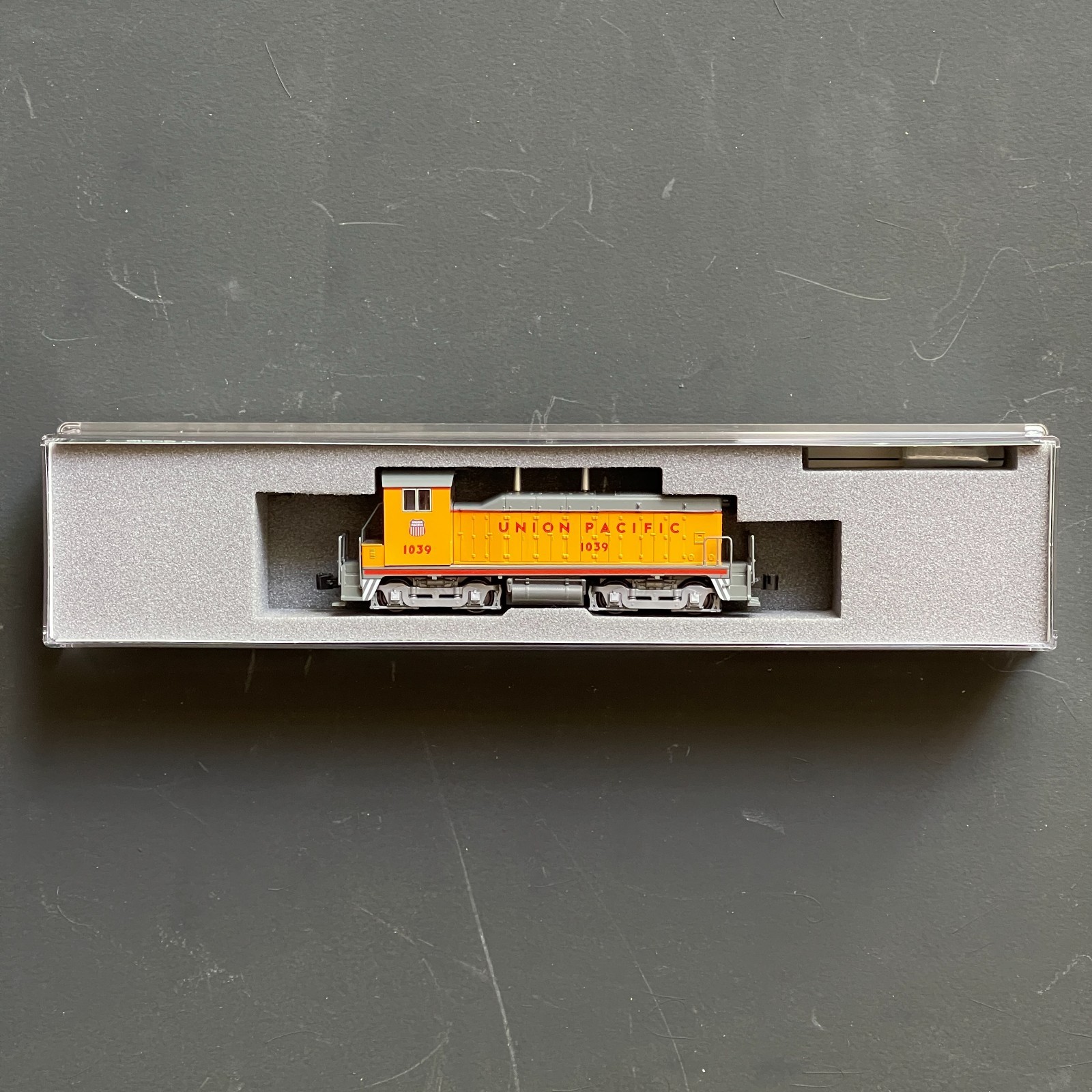 Kato N Scale ~ EMD NW2 Switcher ~ Union Pacific UP #1039 ~ DC Version ~ 176-4380
