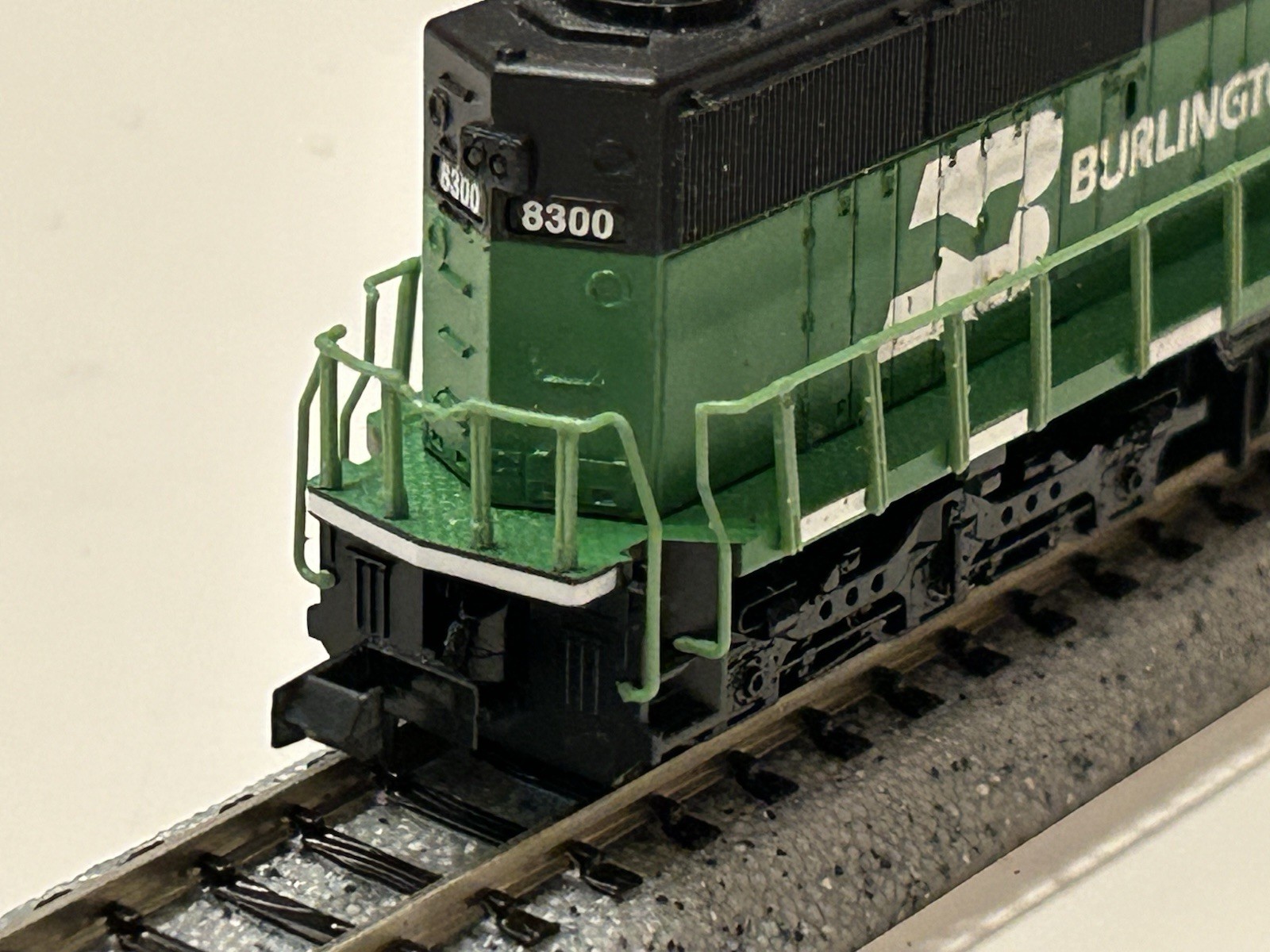 Atlas N Scale Diesel Locomotive Burlington Northern SD-60 8300 – Nice