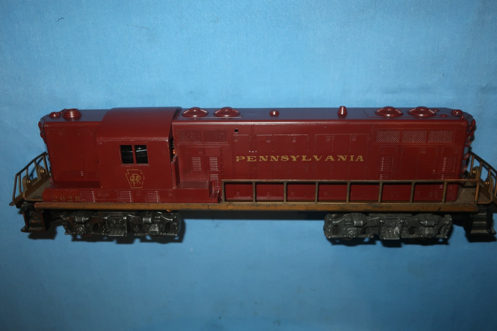 Lionel #2028 GP-7 Pennsylvania Diesel Locomotive. Runs Well