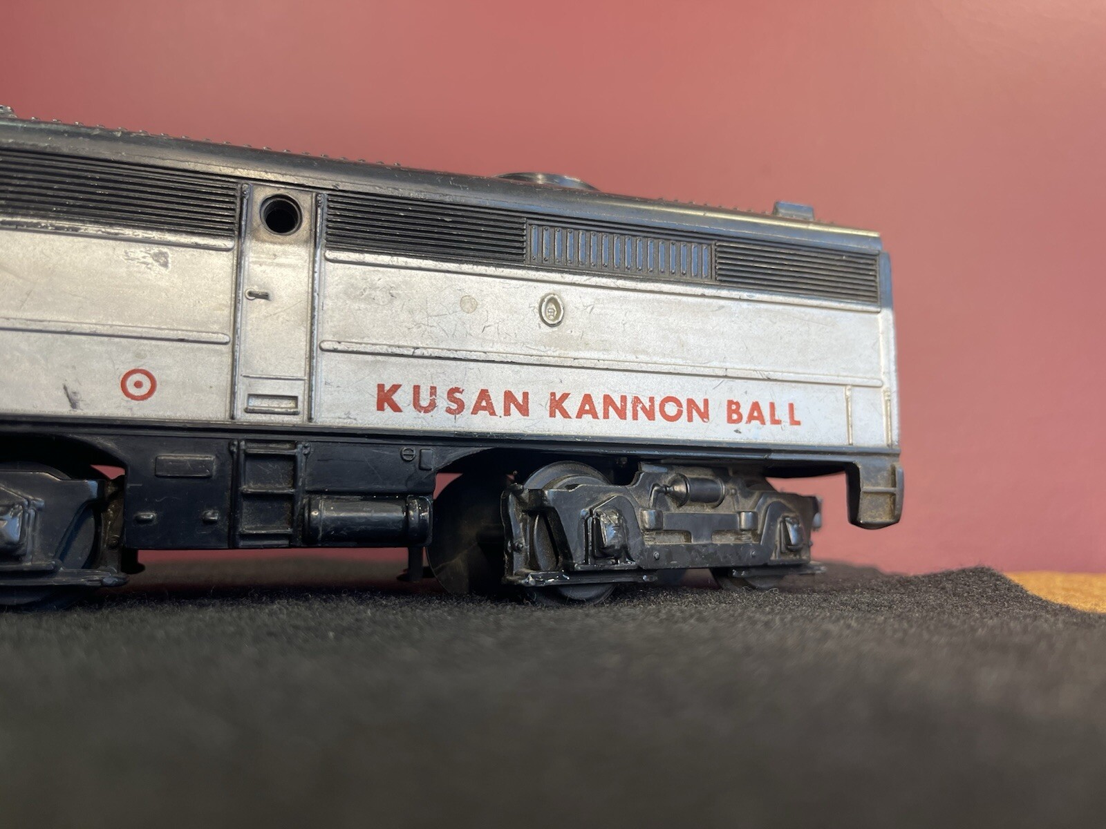 Vintage Train – KMT Kusan ‘Auburn’ 2716 ALCO Dummy Diesel Locomotive Kannon Ball
