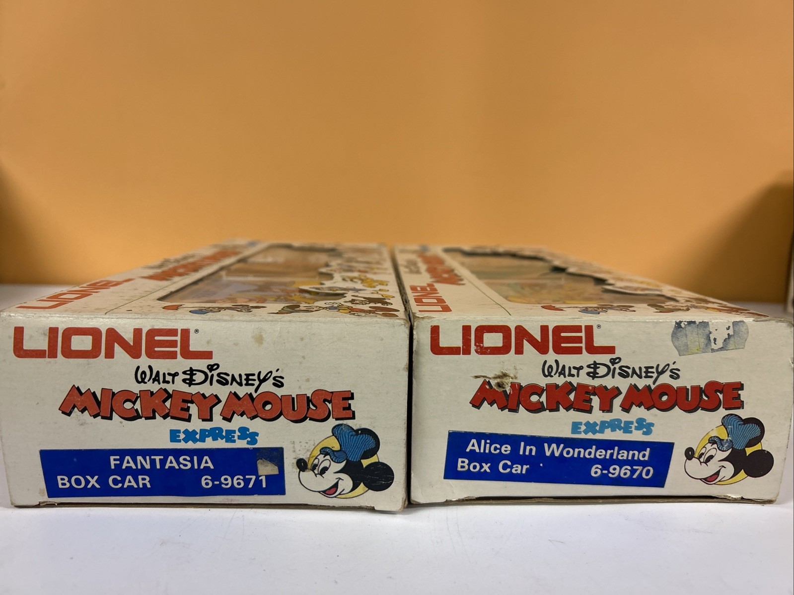 Lionel 15 Piece Disney Mickey Mouse Express Train Set Complete