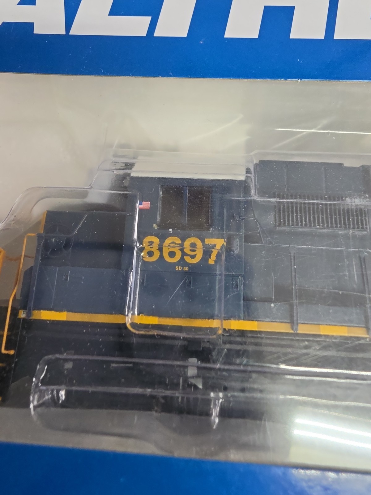 WALTHERS MAINLINE HO SCALE EMD GP9 PH II LOCOMOTIVE CSX #1798 910 – 10423 NEW