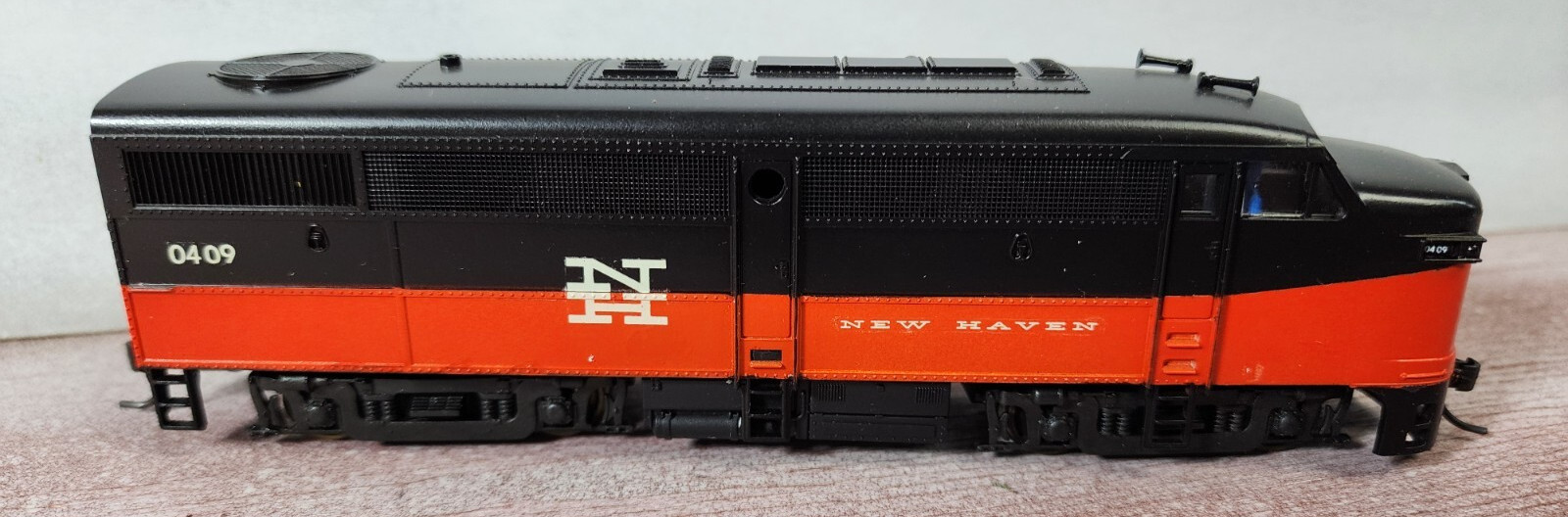 New Haven RR ALCO FA-1 Diesel Orange & Black Paint 0409 Fratesch HO Custom Paint