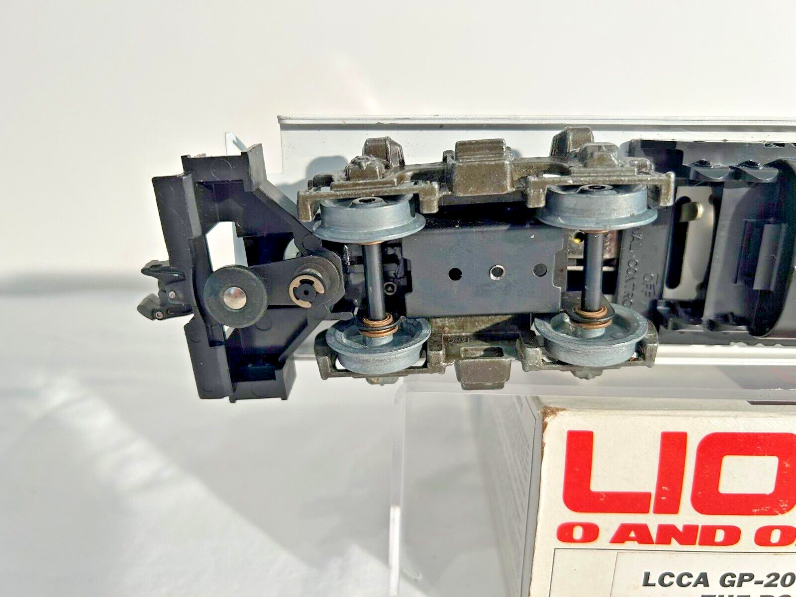 LIONEL 6-8068 #1 LRRC GP20~THE ROCK~ DIE-CAST TRUCKS-METAL FRAME, HANDRAILS LK/N