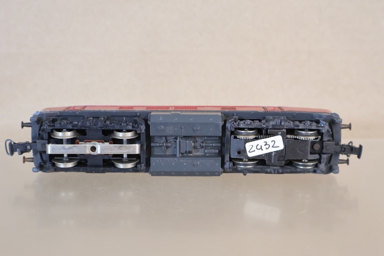 RIVAROSSI TEST LOCOMOTIVE COMPATIBLE with MARKLIN 3075 DB BR 216 025-7 1on