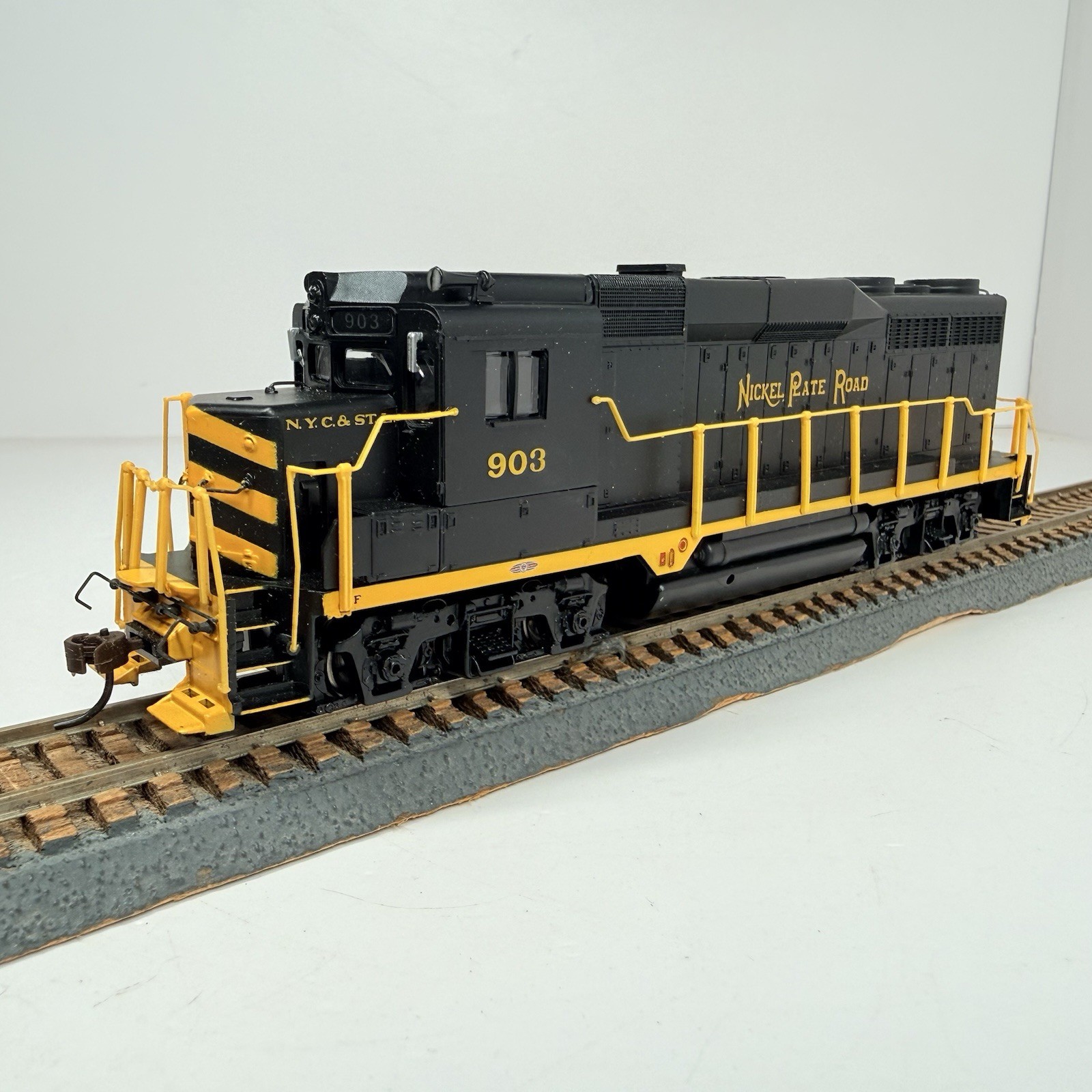 HO Scale DCC Bachmann 60809 Nickel Plate Road #903 GP30 Diesel Locomotive