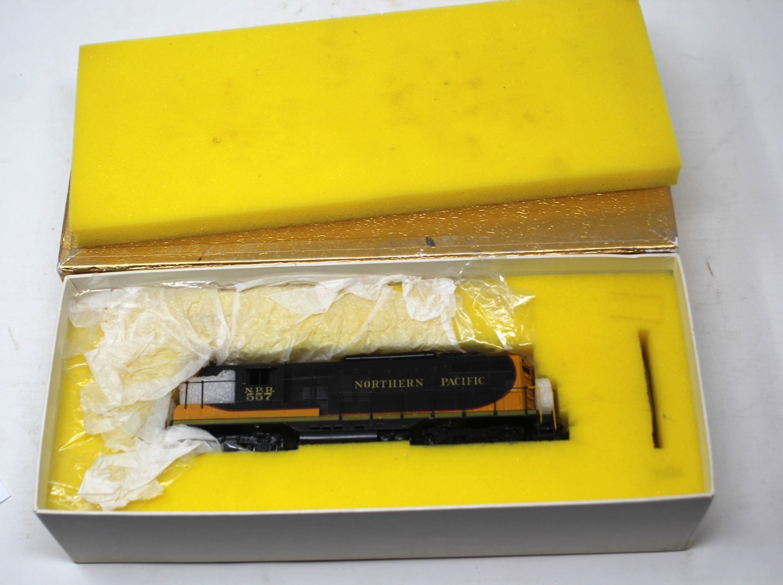 Oriental Limited (Brass) Northern Pacific EMD GP9 Locomotive – Painted #557