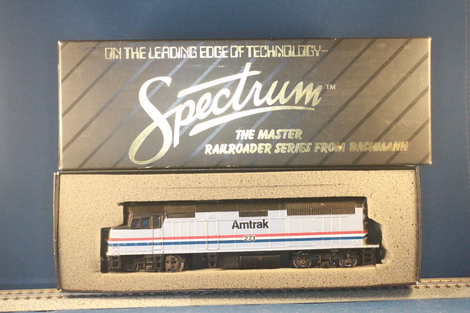 JP HO Scale Bachmann Spectrum 87005 AMTK Amtrak Phase III EMD F40PH Diesel #271