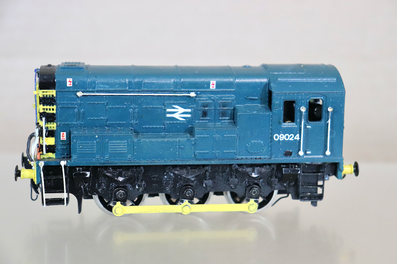 LIMA RE PAINTED BR BLUE 0-6-0 CLASS 09 DIESEL SHUNTER LOCOMOTIVE 09024 ob