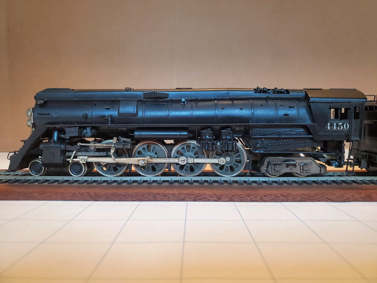 Max Grey SP 4-8-4 GS-4 Custom Painted With Working Headlights and Skirts