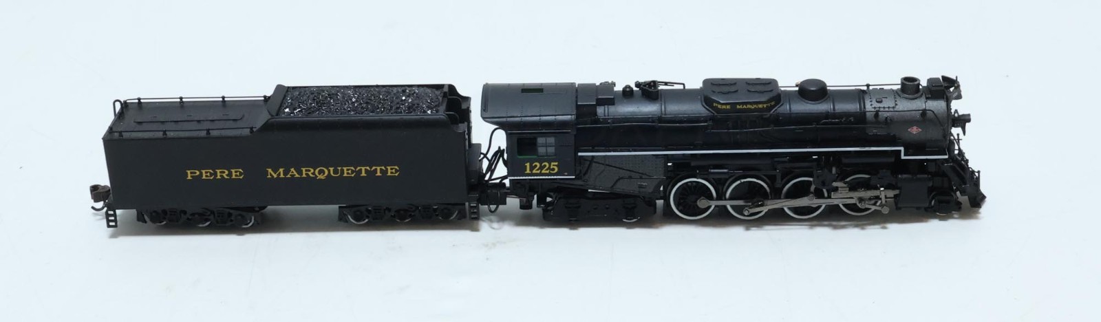 Bachmann Pere Marquette #1225 2-8-4 Locomotive & Tender N Scale